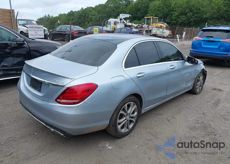 2016 Mercedes-Benz C 300 4Matic/Luxury 4Matic/Sport 4Matic z USA, uszkodzony, nr VIN 55SWF4KB3GU114292